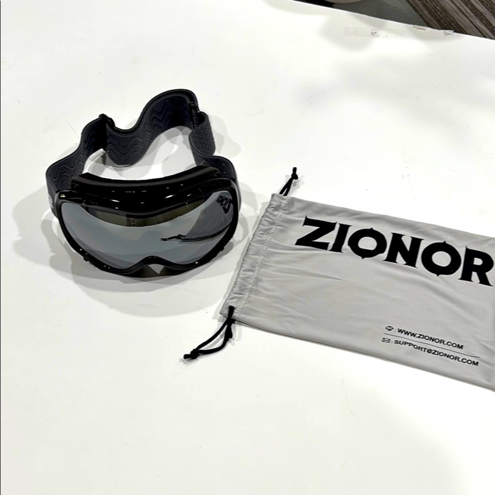 Zionor men’s snowboard/ski goggles brand new never worn